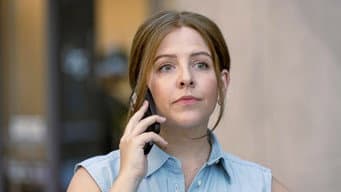 Brooke Suja as Mãos