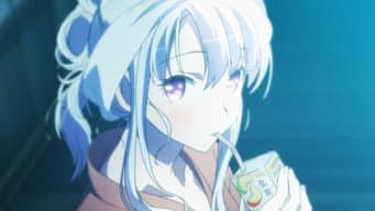 Duas pessoas e uma gatinha explorando Aomori